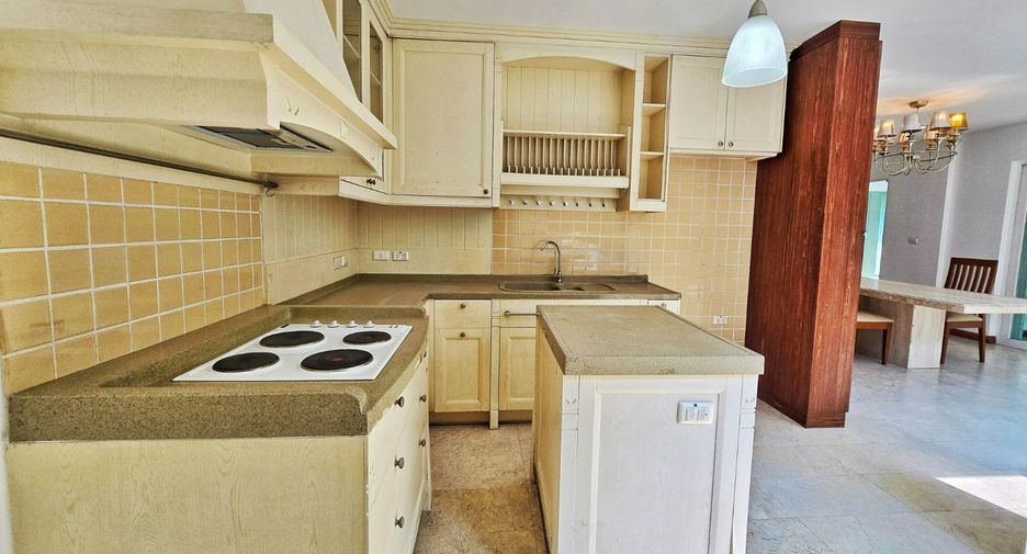For sale 4 bedrooms house in Taling Chan, Bangkok