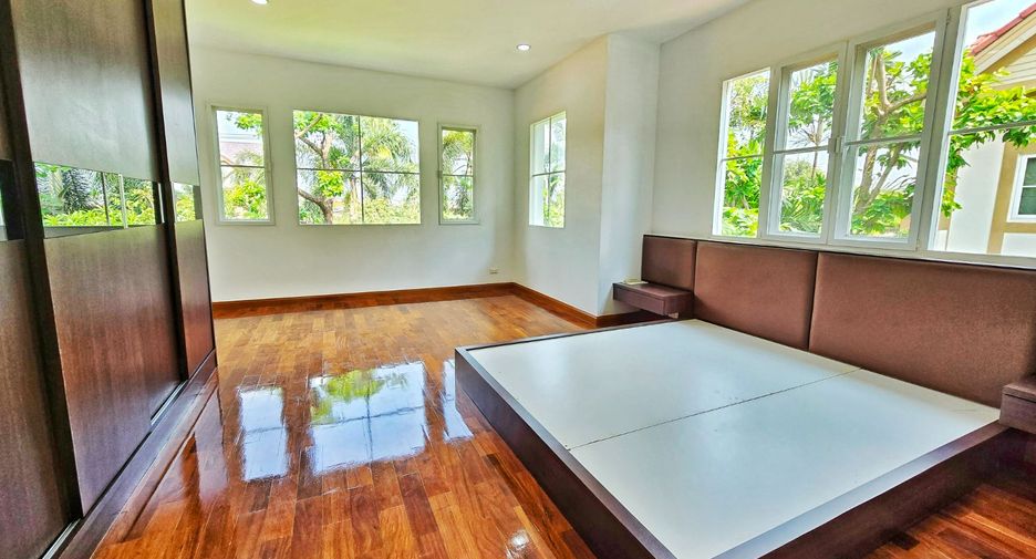 For sale 4 bedrooms house in Taling Chan, Bangkok