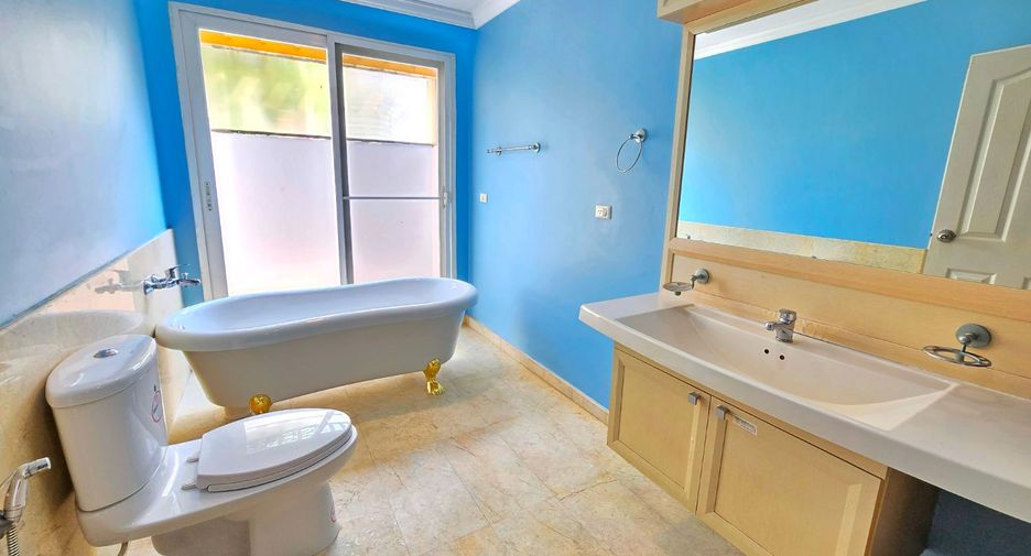 For sale 4 bedrooms house in Taling Chan, Bangkok