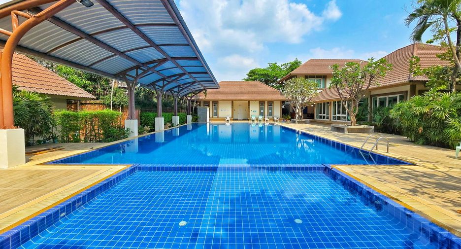 For sale 4 bedrooms house in Taling Chan, Bangkok