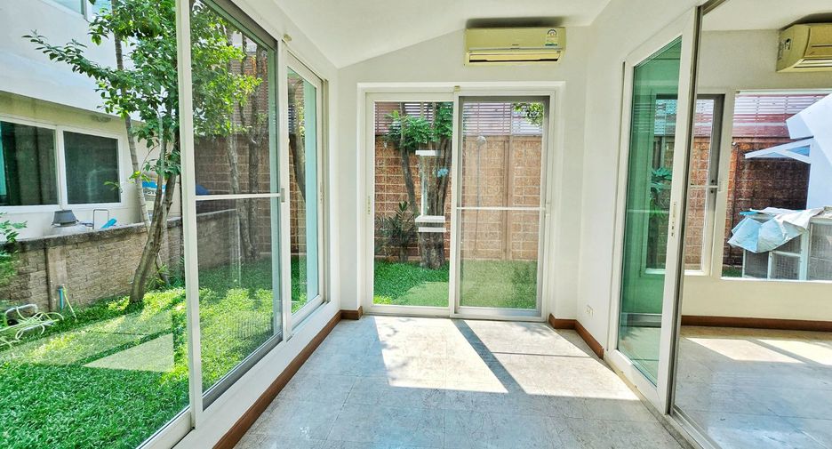 For sale 4 bedrooms house in Taling Chan, Bangkok