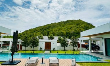 For sale 5 ベッドルーム villa in Hua Hin, Prachuap Khiri Khan