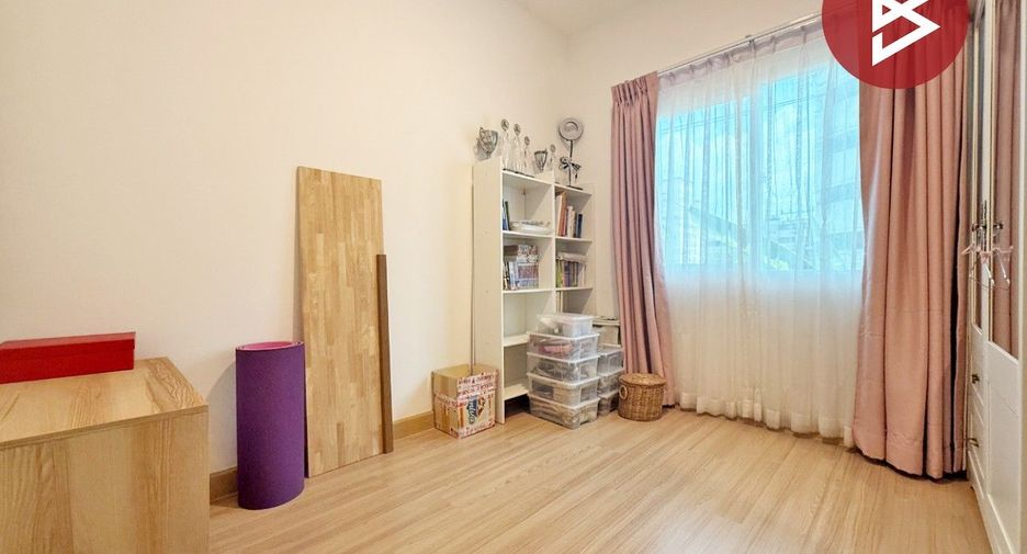 For sale 3 bedrooms townhouse in Don Mueang, Bangkok