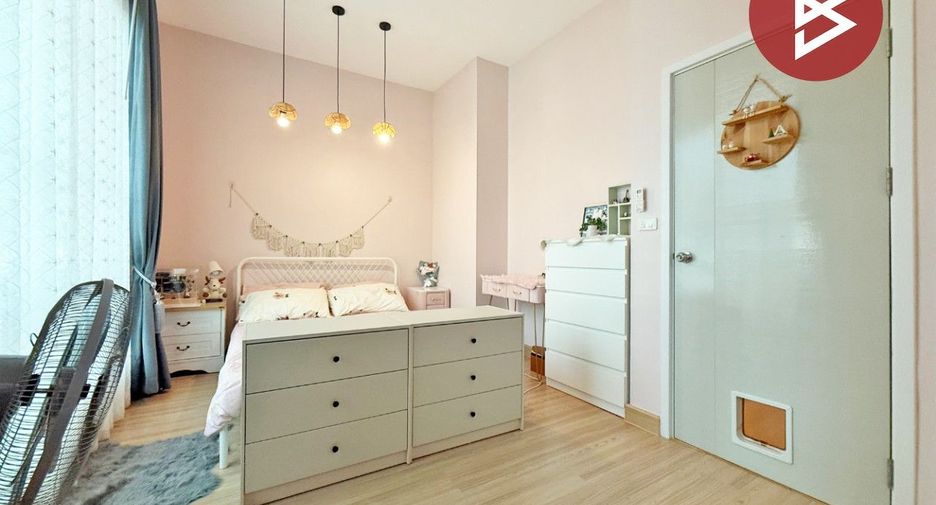 For sale 3 bedrooms townhouse in Don Mueang, Bangkok