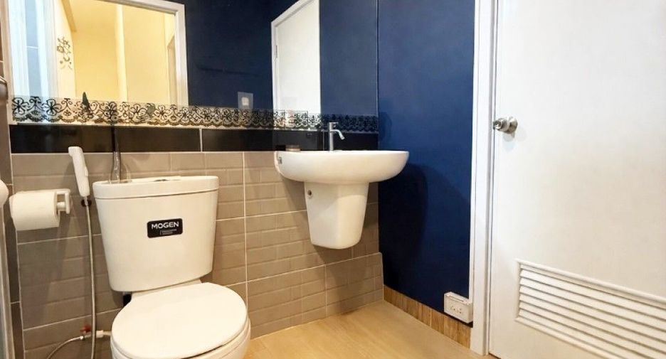 For sale 3 bedrooms townhouse in Don Mueang, Bangkok