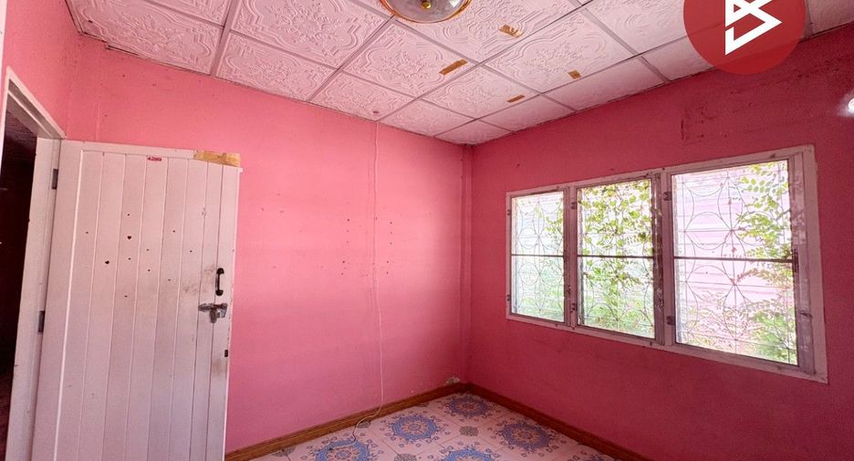 For sale 2 bedrooms townhouse in Mueang Chai Nat, Chainat