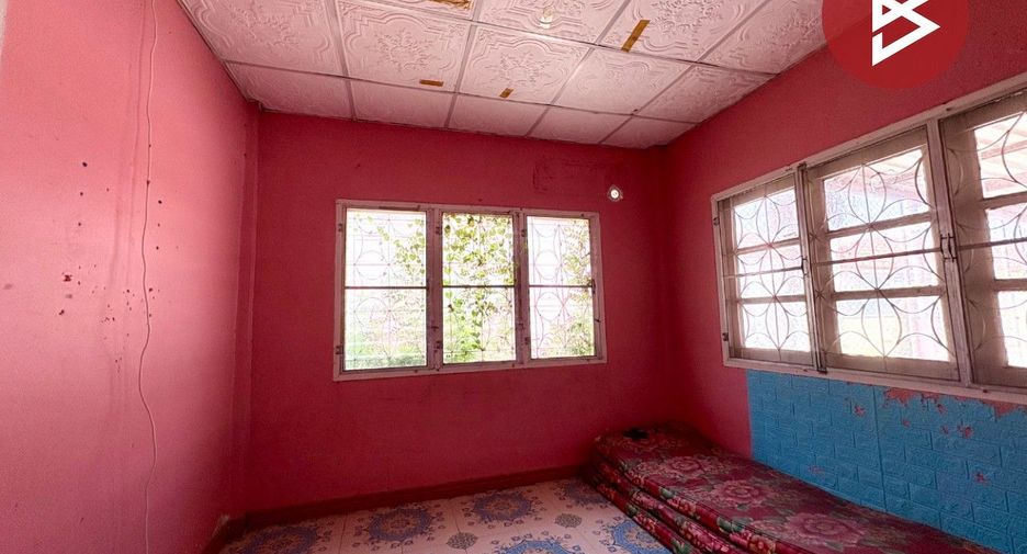 For sale 2 bedrooms townhouse in Mueang Chai Nat, Chainat