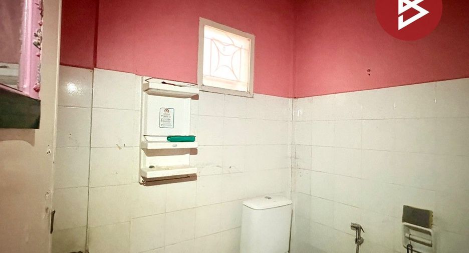 For sale 2 bedrooms townhouse in Mueang Chai Nat, Chainat