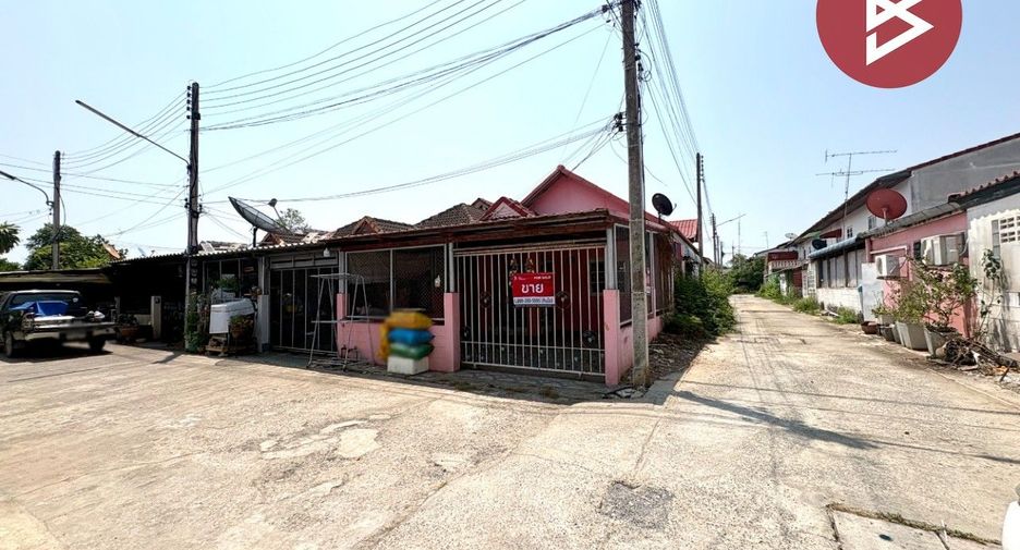 For sale 2 bedrooms townhouse in Mueang Chai Nat, Chainat