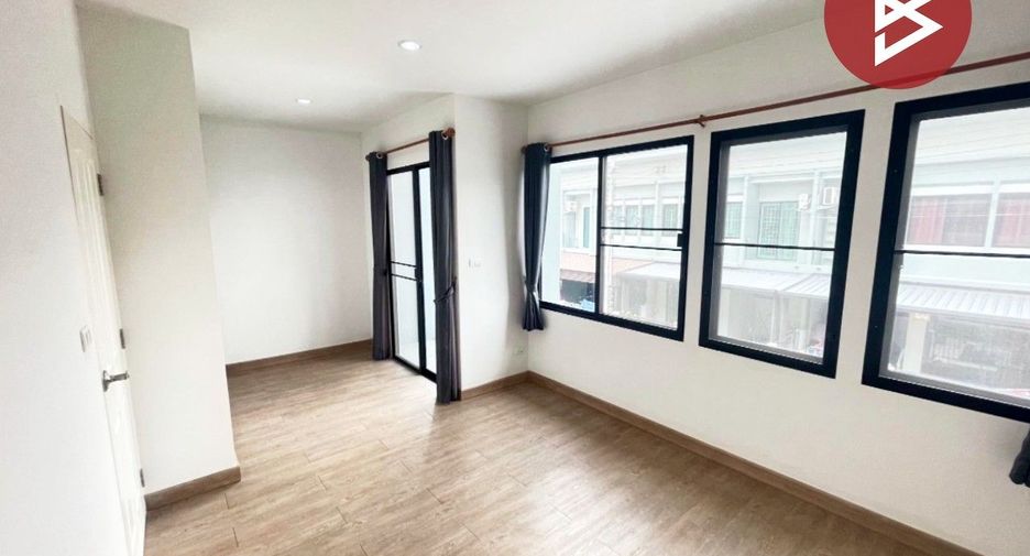 Продажа 4 спальни таунхаус в Sam Phran, Накхонпатхом