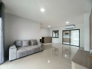 出租 3 卧室 联排别墅 在 Bang Phli, Samut Prakan
