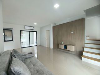 出租 3 卧室 联排别墅 在 Bang Phli, Samut Prakan