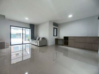 出租 3 卧室 联排别墅 在 Bang Phli, Samut Prakan
