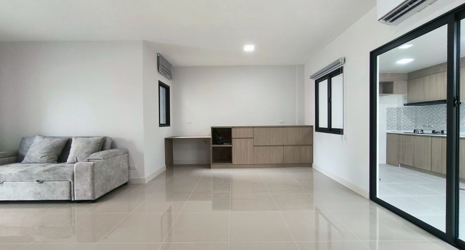 For rent 3 bedrooms townhouse in Bang Phli, Samut Prakan
