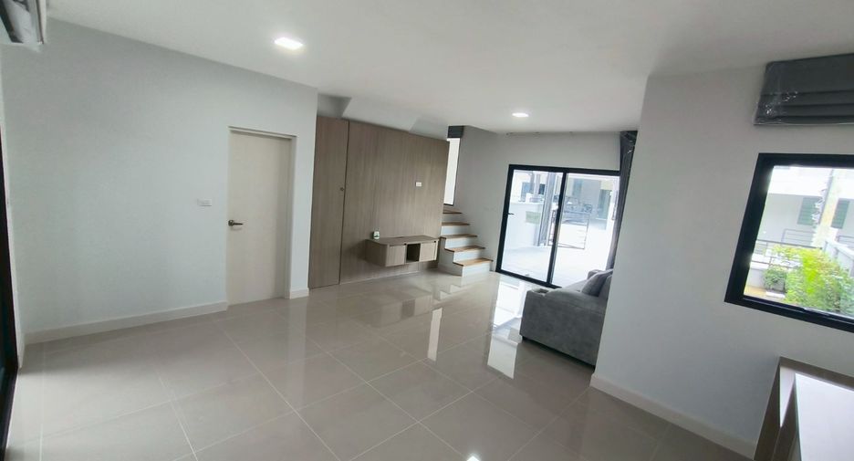For rent 3 bedrooms townhouse in Bang Phli, Samut Prakan