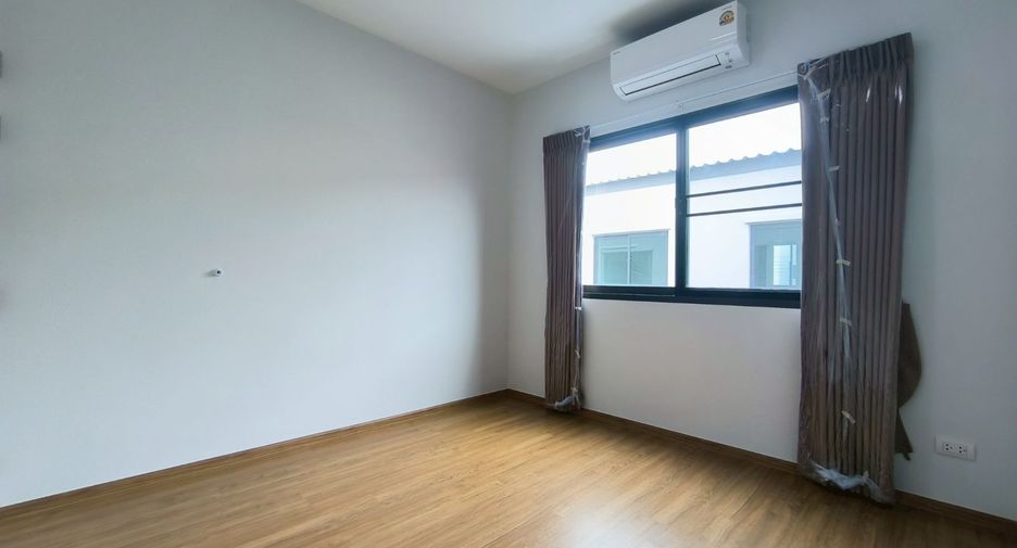 For rent 3 bedrooms townhouse in Bang Phli, Samut Prakan