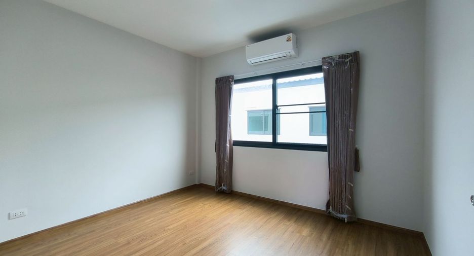 For rent 3 bedrooms townhouse in Bang Phli, Samut Prakan