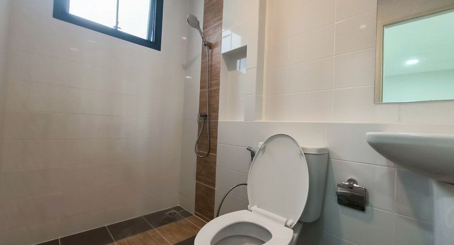 For rent 3 bedrooms townhouse in Bang Phli, Samut Prakan