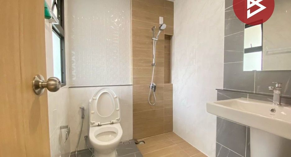 For sale 3 bedrooms townhouse in Si Racha, Chonburi