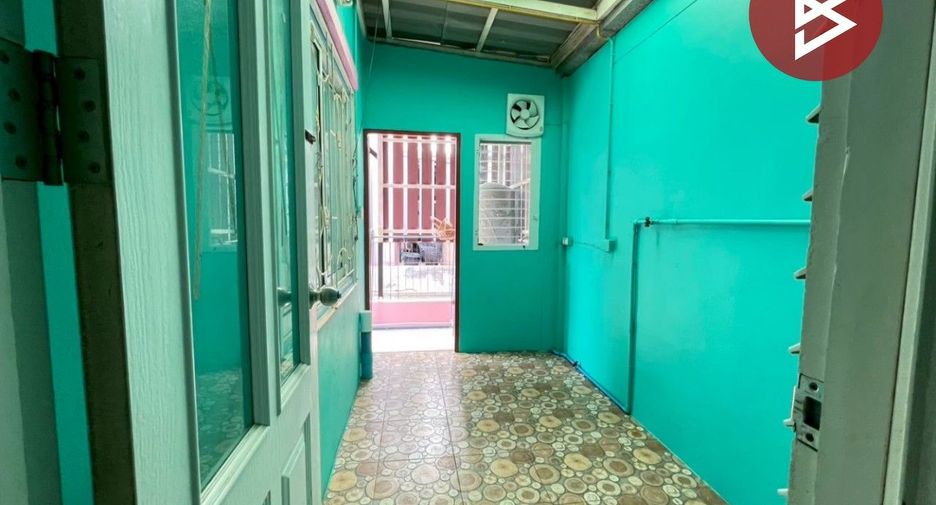 For sale 4 bedrooms townhouse in Mueang Samut Sakhon, Samut Sakhon