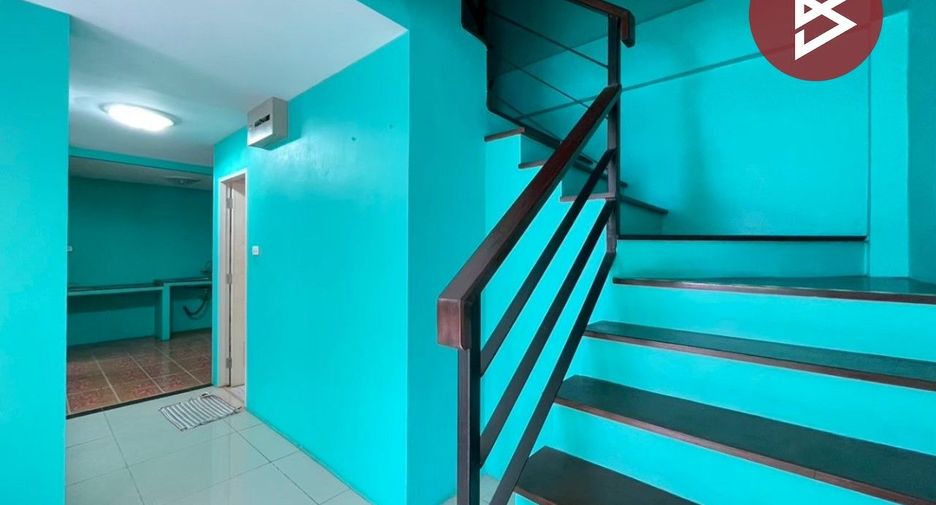 For sale 4 bedrooms townhouse in Mueang Samut Sakhon, Samut Sakhon