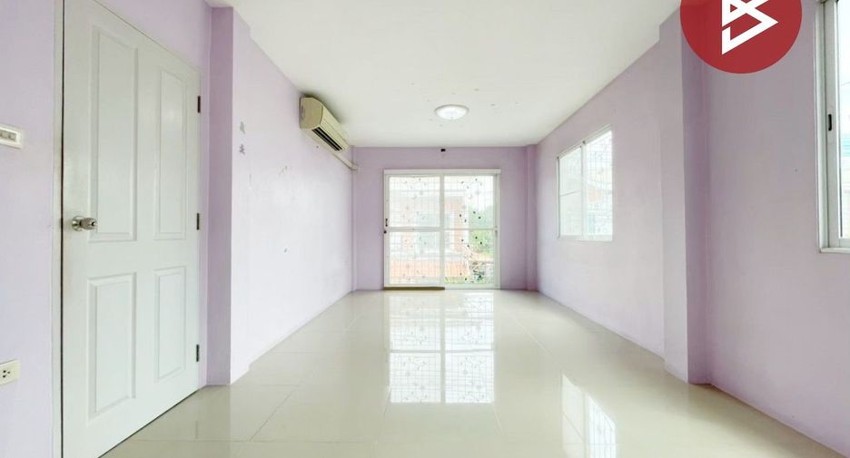 For sale 4 bedrooms townhouse in Mueang Samut Sakhon, Samut Sakhon