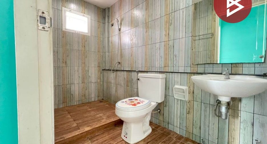 For sale 4 bedrooms townhouse in Mueang Samut Sakhon, Samut Sakhon