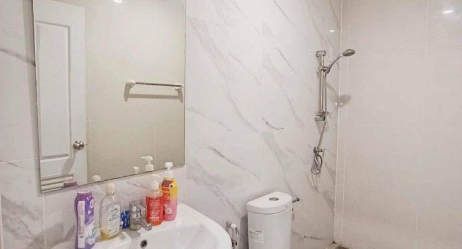 For sale 4 bedrooms townhouse in Ban Pho, Chachoengsao