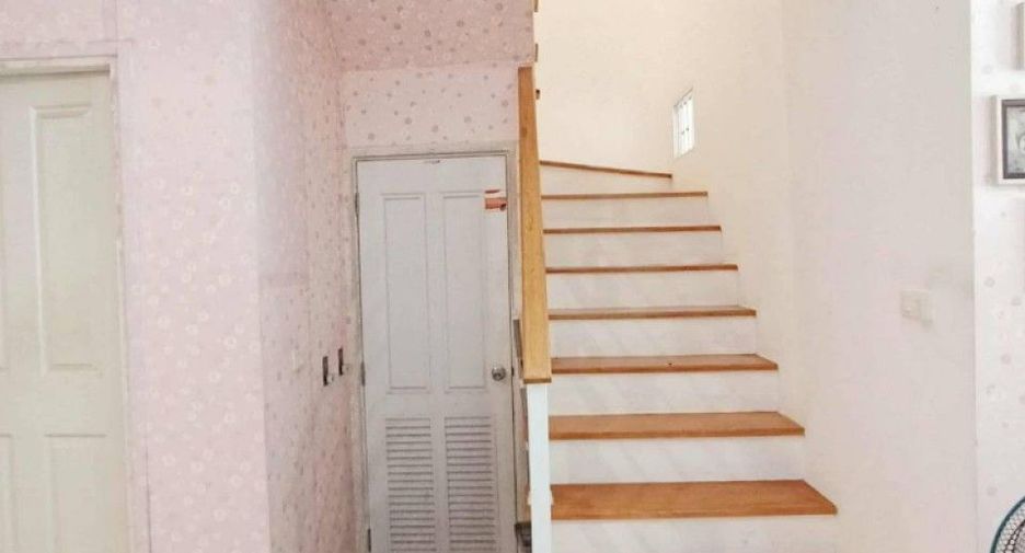 For sale 4 bedrooms townhouse in Ban Pho, Chachoengsao
