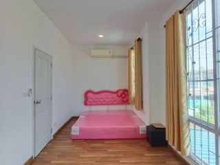 Casa adosada en venta de 4 habitaciones en Ban Pho, Chachoengsao