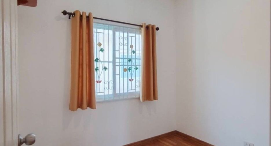 Casa adosada en venta de 4 habitaciones en Ban Pho, Chachoengsao