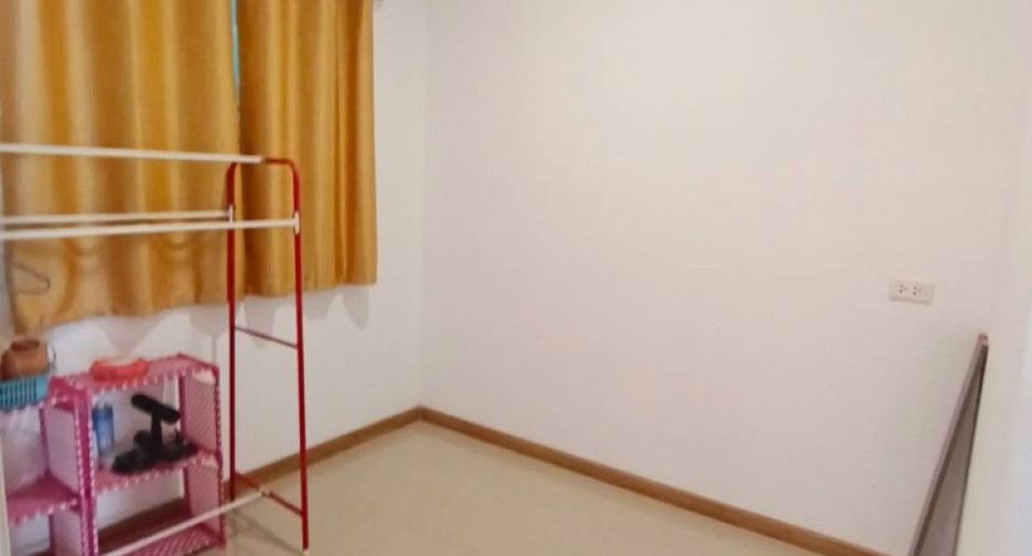 Casa adosada en venta de 4 habitaciones en Ban Pho, Chachoengsao