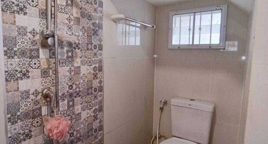 Casa adosada en venta de 4 habitaciones en Ban Pho, Chachoengsao