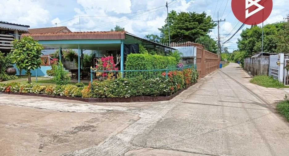 For sale 4 bedrooms house in Mueang Nakhon Sawan, Nakhon Sawan