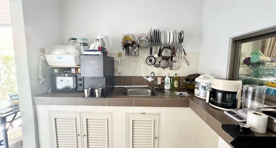 For sale 3 bedrooms house in Si Racha, Chonburi