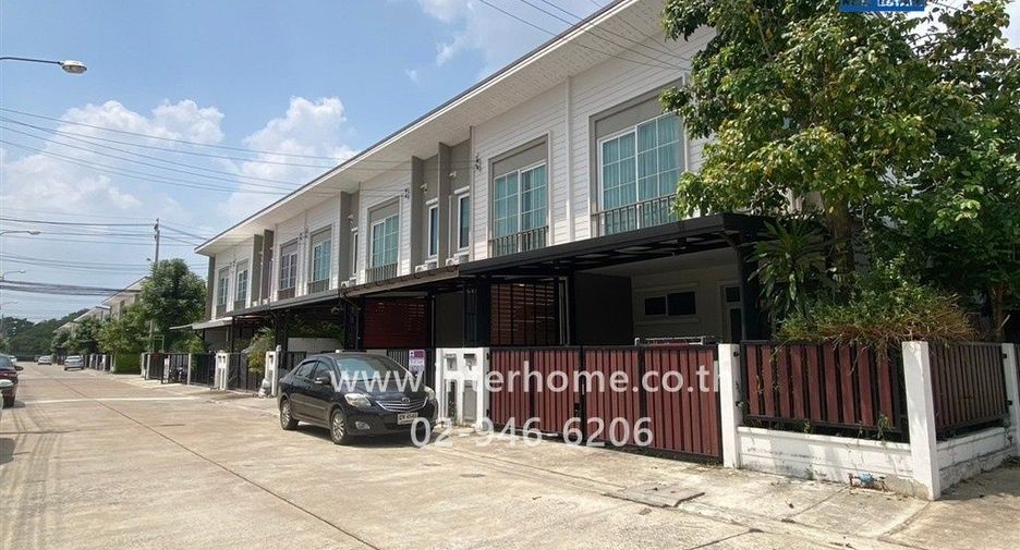 For sale 3 bedrooms townhouse in Don Mueang, Bangkok