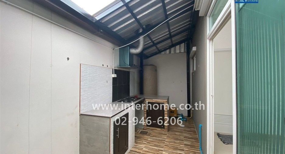 For sale 3 bedrooms townhouse in Don Mueang, Bangkok