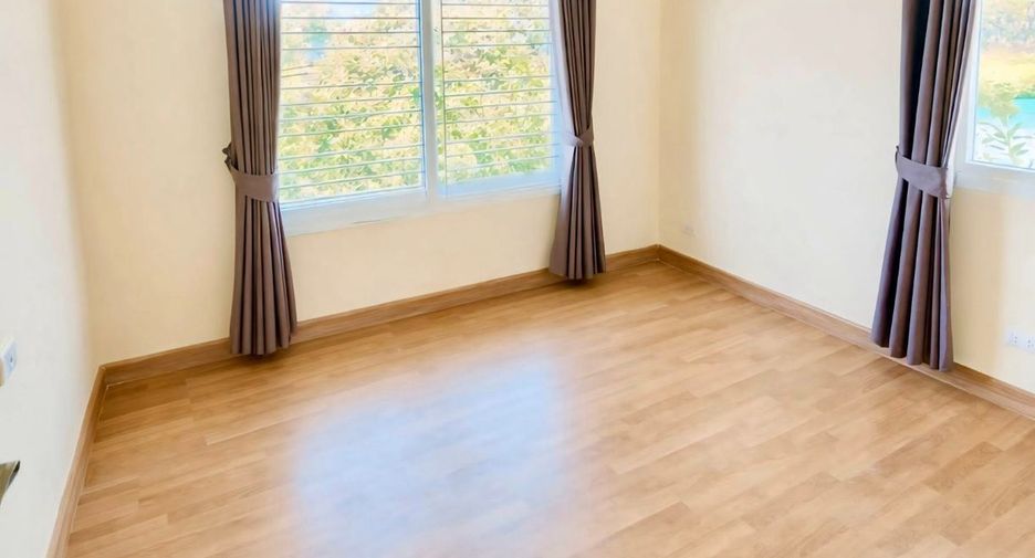 For rent 3 bedrooms house in Si Racha, Chonburi