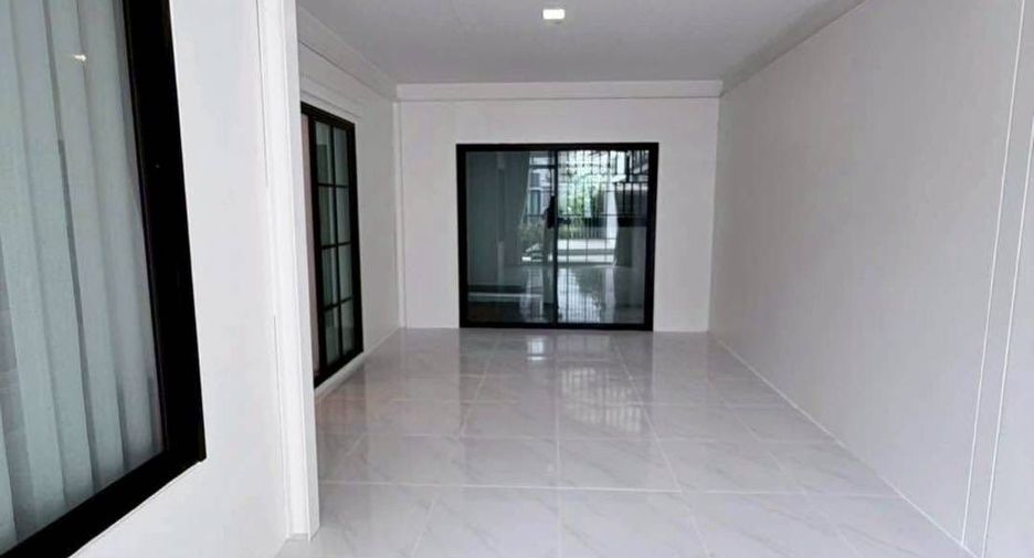 Casa en venta de 3 habitaciones en Si Racha, Chonburi