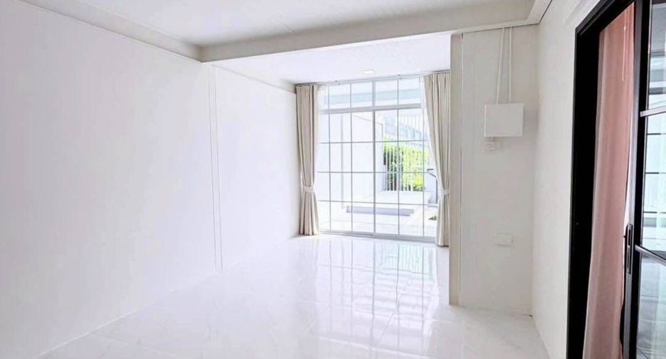 Casa en venta de 3 habitaciones en Si Racha, Chonburi