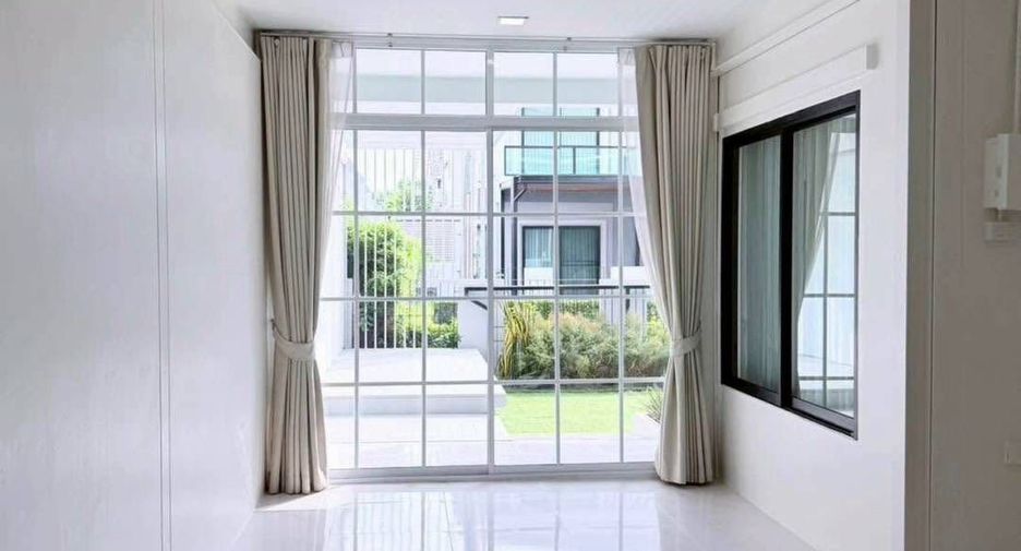 Casa en venta de 3 habitaciones en Si Racha, Chonburi