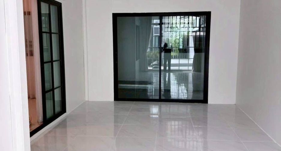Casa en venta de 3 habitaciones en Si Racha, Chonburi