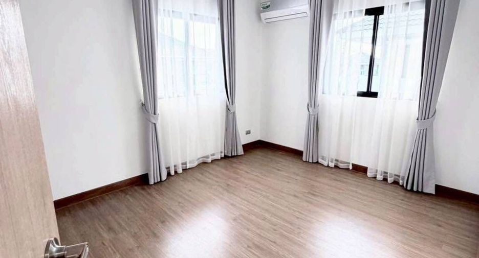 Casa en venta de 3 habitaciones en Si Racha, Chonburi