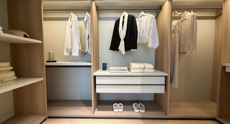 For sale 2 bedrooms condo in Khlong Toei, Bangkok