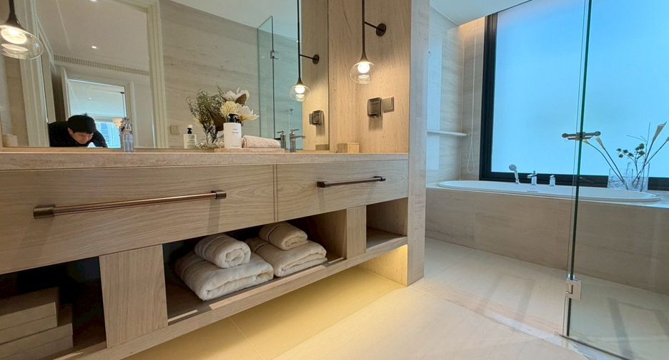 For sale 2 bedrooms condo in Khlong Toei, Bangkok