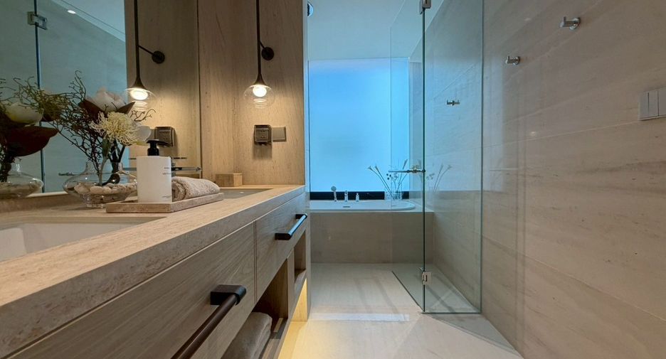 For sale 2 bedrooms condo in Khlong Toei, Bangkok