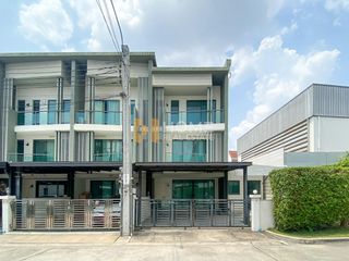 Reihenhaus zum Kauf mit 4 Zimmer in Taling Chan, Bangkok