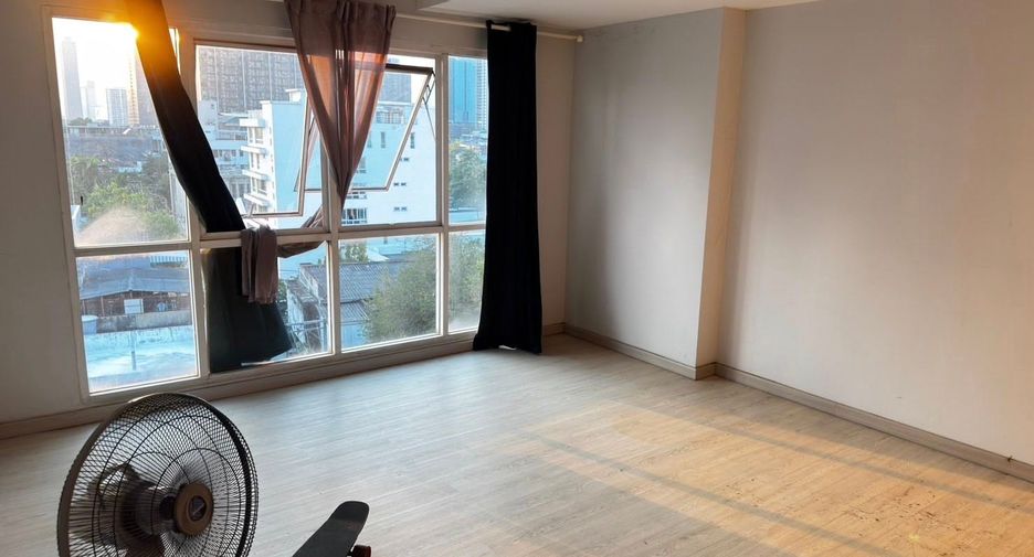 À louer et à vendre 3 chambres condo à Watthana, Bangkok