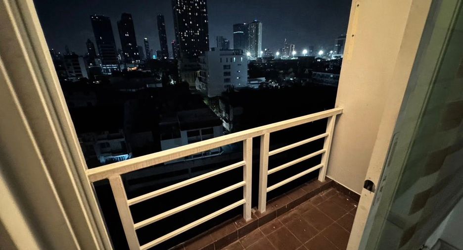 À louer et à vendre 3 chambres condo à Watthana, Bangkok