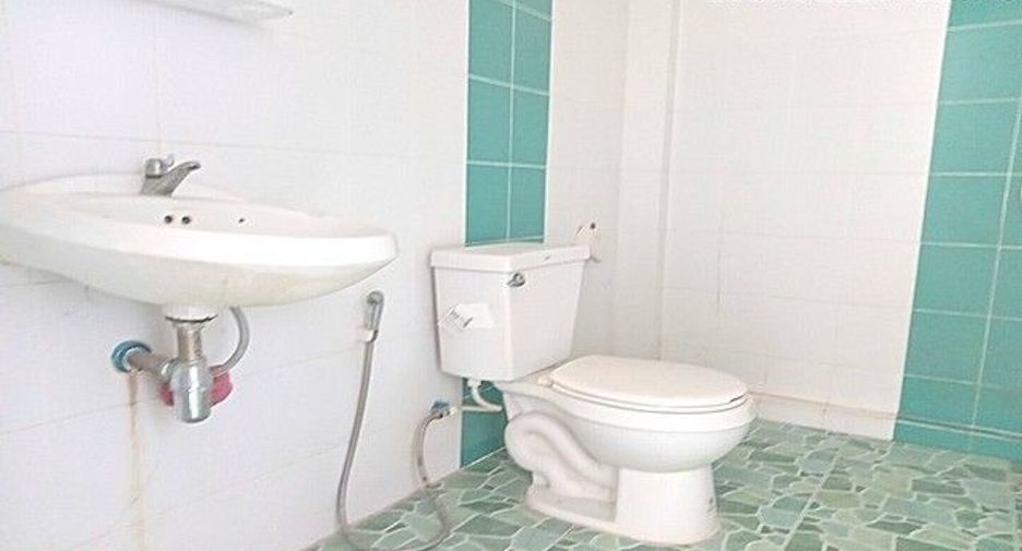 Local comercial en venta de 2 habitaciones en Si Sawat, Kanchanaburi